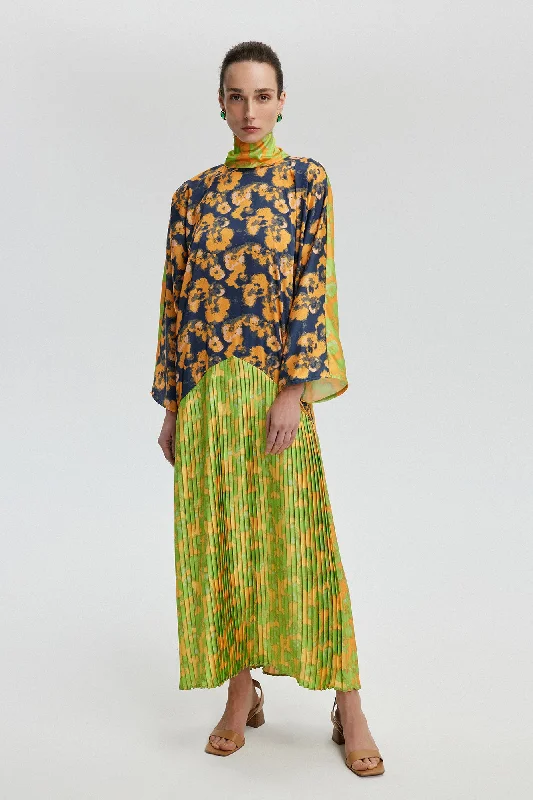PLEAT DETAILED DRESS WITH COLLAR SASH