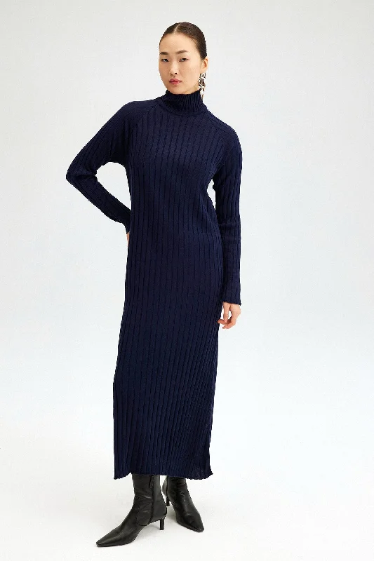 TURTLE NECK RIBBED KNIT DRESS