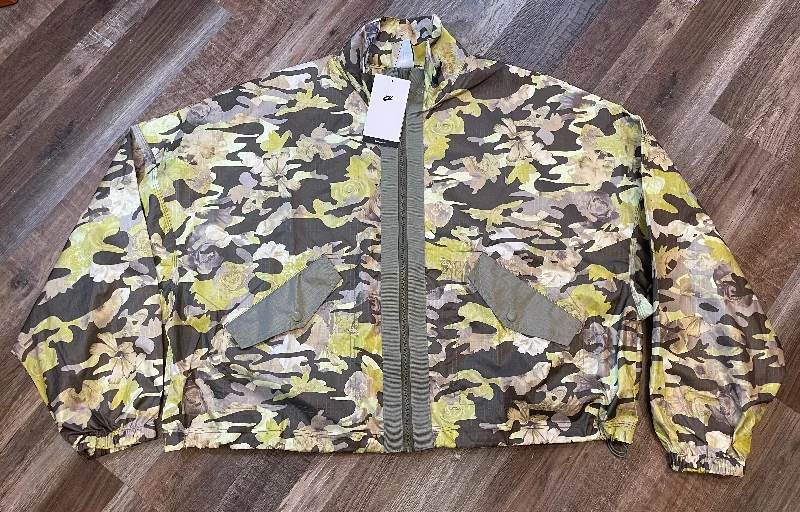 Nike New w/Tags! Oversized Fit Rain Jacket Green Camo Floral Womens size Medium Quilted Jacket Puffer Jacket Insulated Jacket Nike New w/Tags! Oversized Fit Rain Jacket Green Camo Floral Womens size Medium Quilted Jacket Puffer Jacket Insulated Jacket